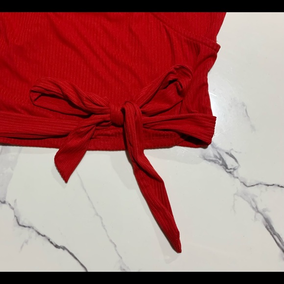 😻2FOR50😻NURSING FRIENDLY red wrap around crop top - Picture 3 of 8